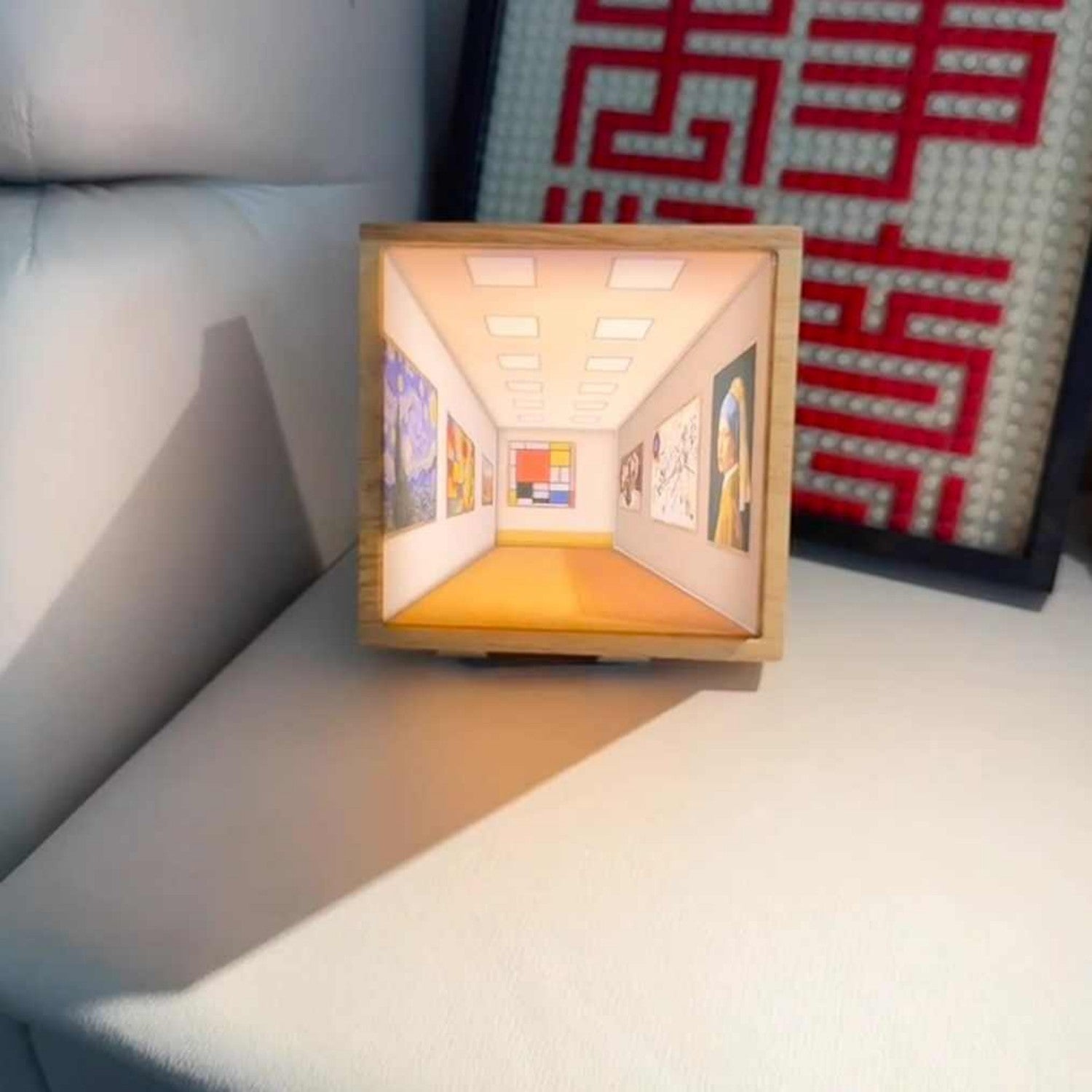 3D illusion LED night light, touch control, USB-powered.